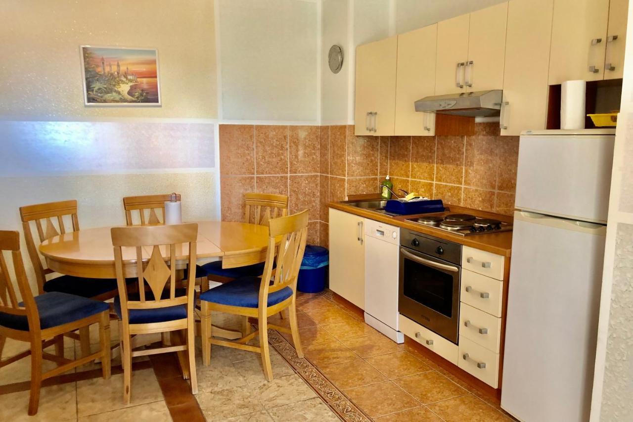 Villa Latina With 6 Apartments And A Shared Pool Vir Exterior photo