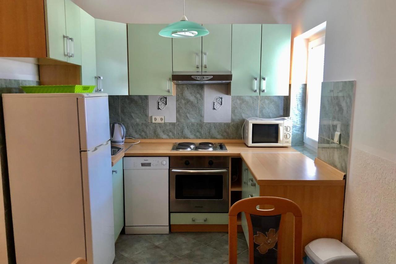 Villa Latina With 6 Apartments And A Shared Pool Vir Exterior photo